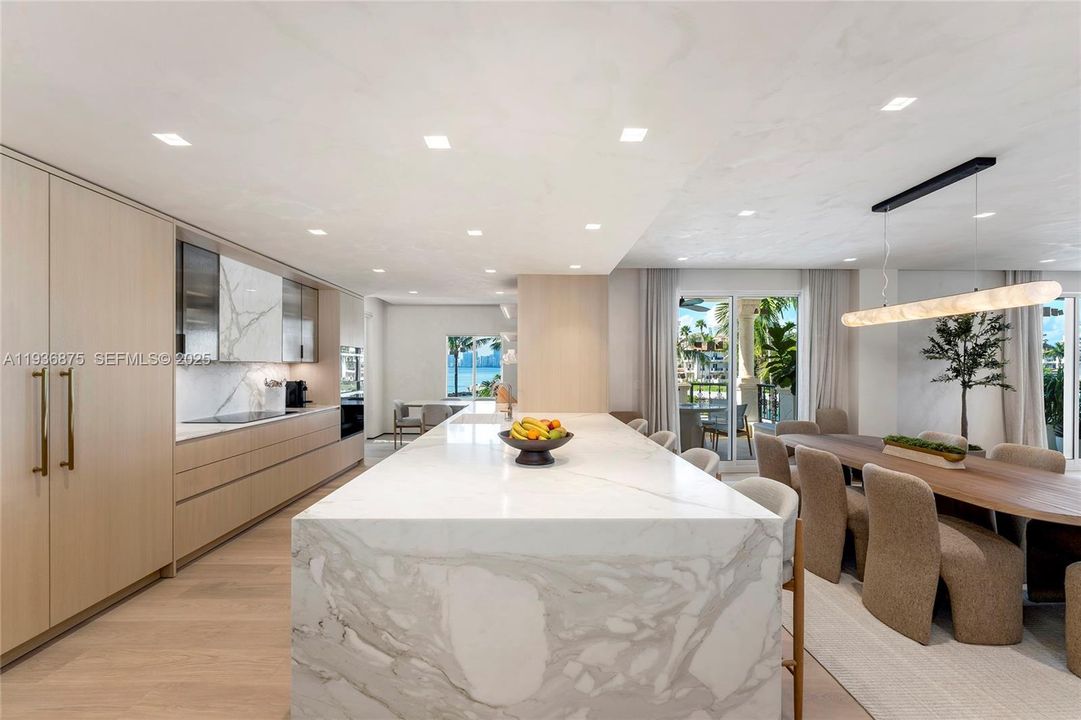 For Sale: $9,250,000 (3 beds, 3 baths, 2744 Square Feet)