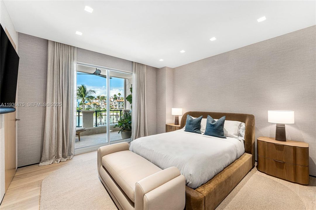 For Sale: $9,250,000 (3 beds, 3 baths, 2744 Square Feet)