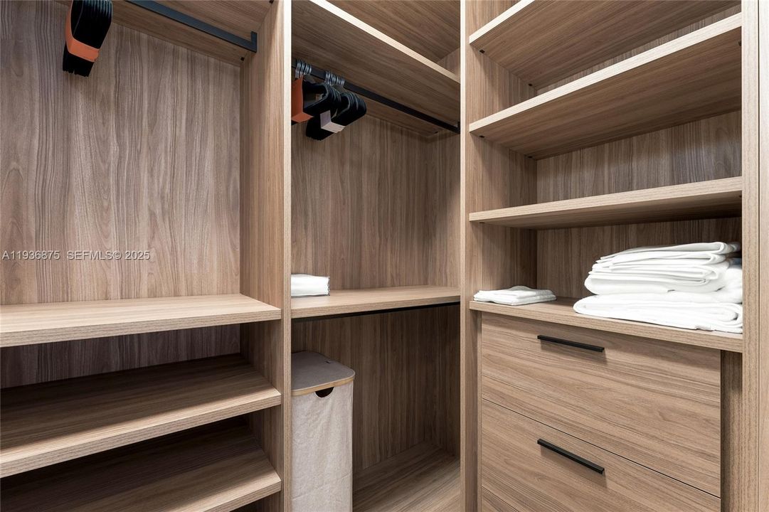 For Sale: $9,250,000 (3 beds, 3 baths, 2744 Square Feet)