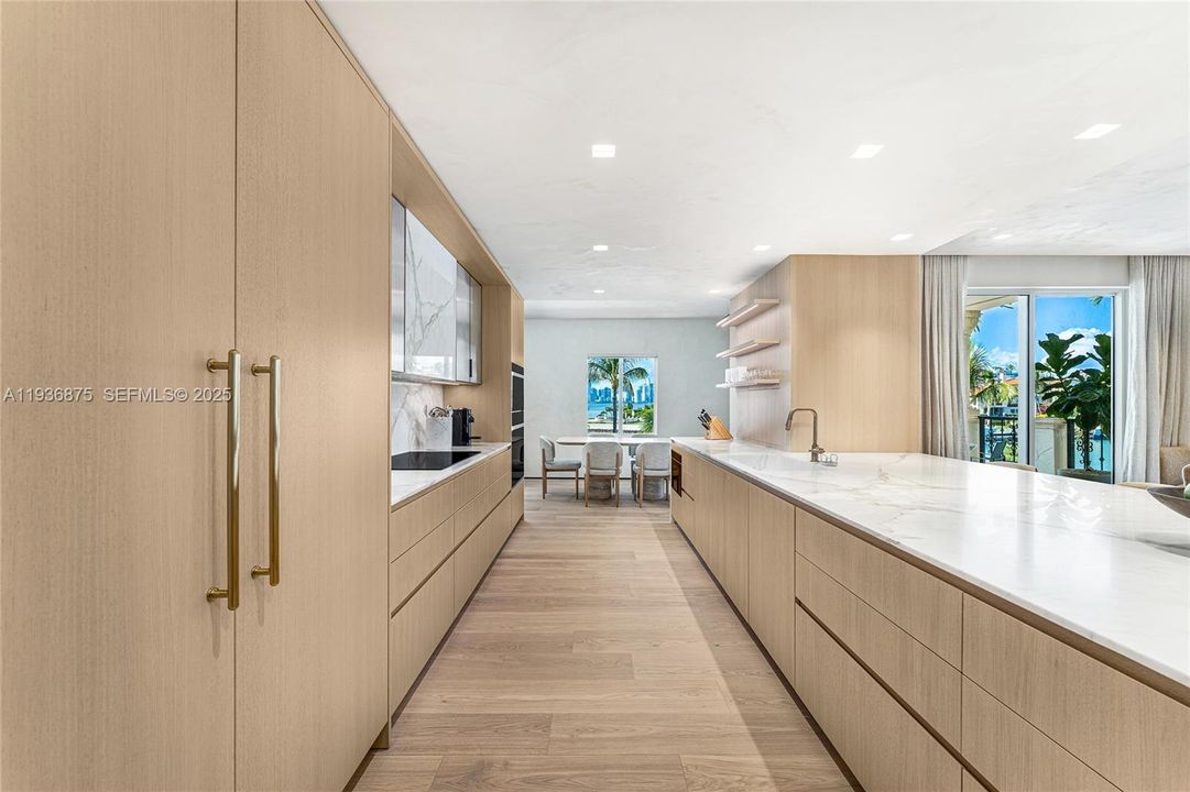 For Sale: $9,250,000 (3 beds, 3 baths, 2744 Square Feet)