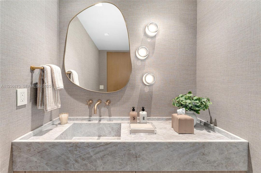 For Sale: $9,250,000 (3 beds, 3 baths, 2744 Square Feet)