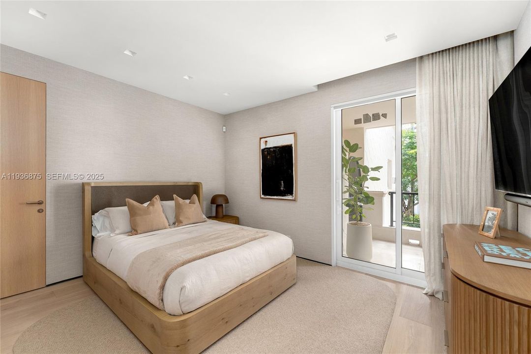 For Sale: $9,250,000 (3 beds, 3 baths, 2744 Square Feet)