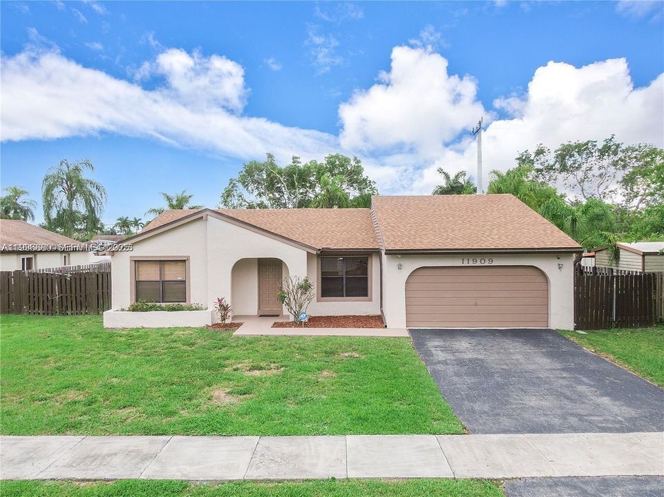 В аренду: $4,000 (3 спален, 2 ванн, 1525 Квадратных фут)