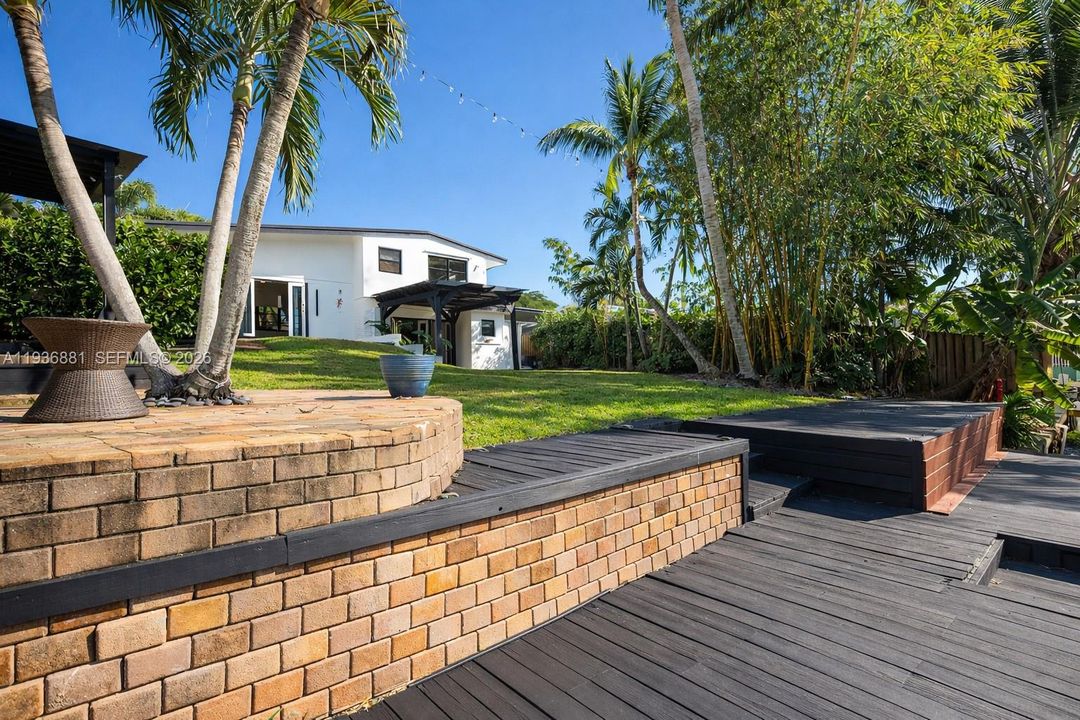 En Venta: $999,000 (3 camas, 3 baños, 1866 Pies cuadrados)