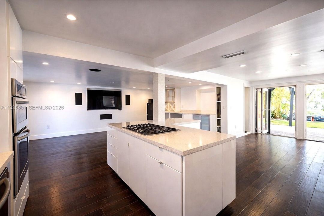 En Venta: $999,000 (3 camas, 3 baños, 1866 Pies cuadrados)