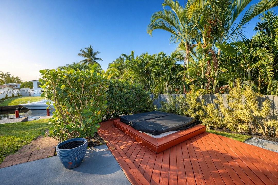 En Venta: $999,000 (3 camas, 3 baños, 1866 Pies cuadrados)