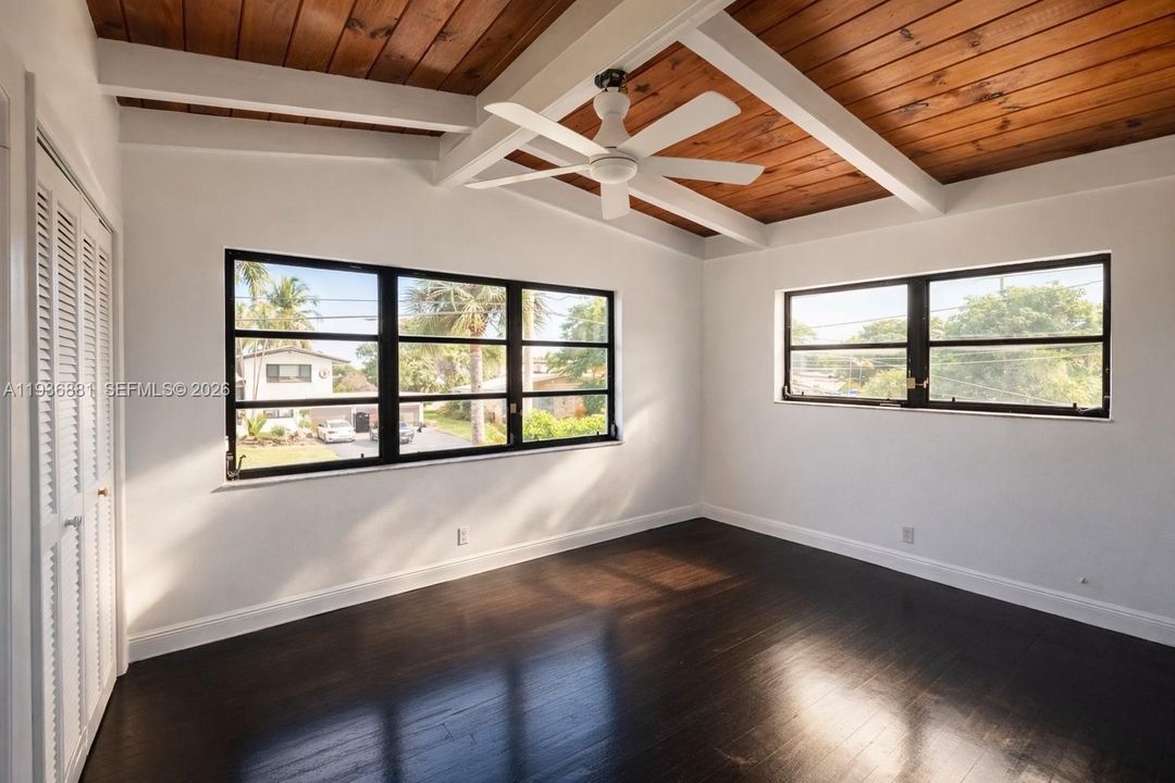 En Venta: $999,000 (3 camas, 3 baños, 1866 Pies cuadrados)