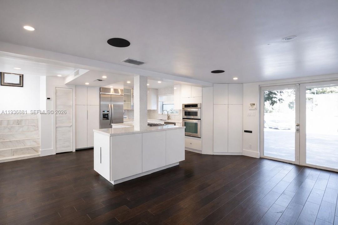 En Venta: $999,000 (3 camas, 3 baños, 1866 Pies cuadrados)