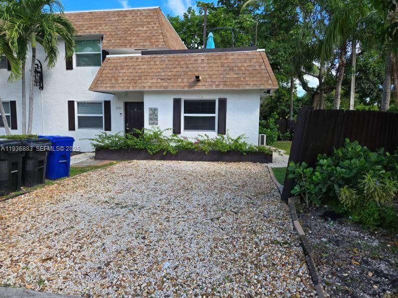 En Renta: $1,650 (0 camas, 1 baños, 2209 Pies cuadrados)