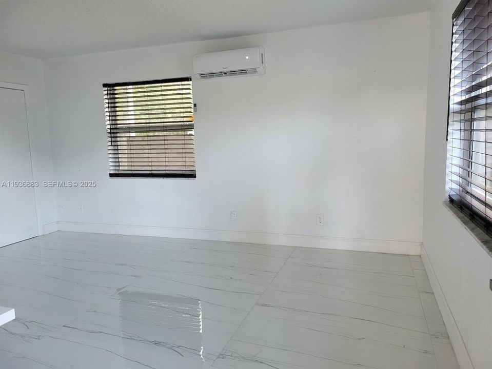 En Renta: $1,650 (0 camas, 1 baños, 2209 Pies cuadrados)