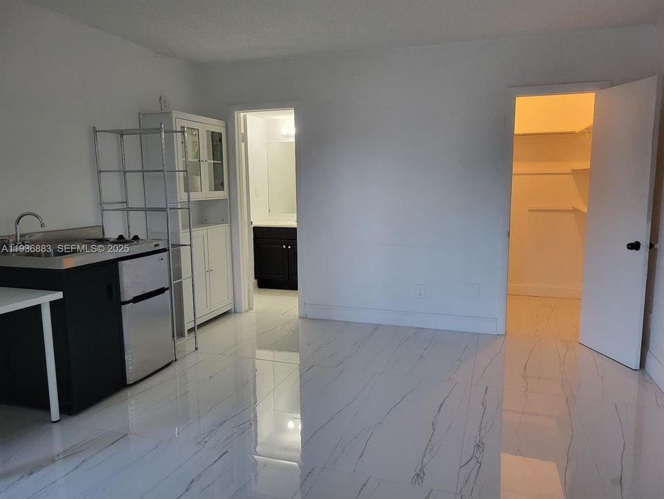 En Renta: $1,650 (0 camas, 1 baños, 2209 Pies cuadrados)