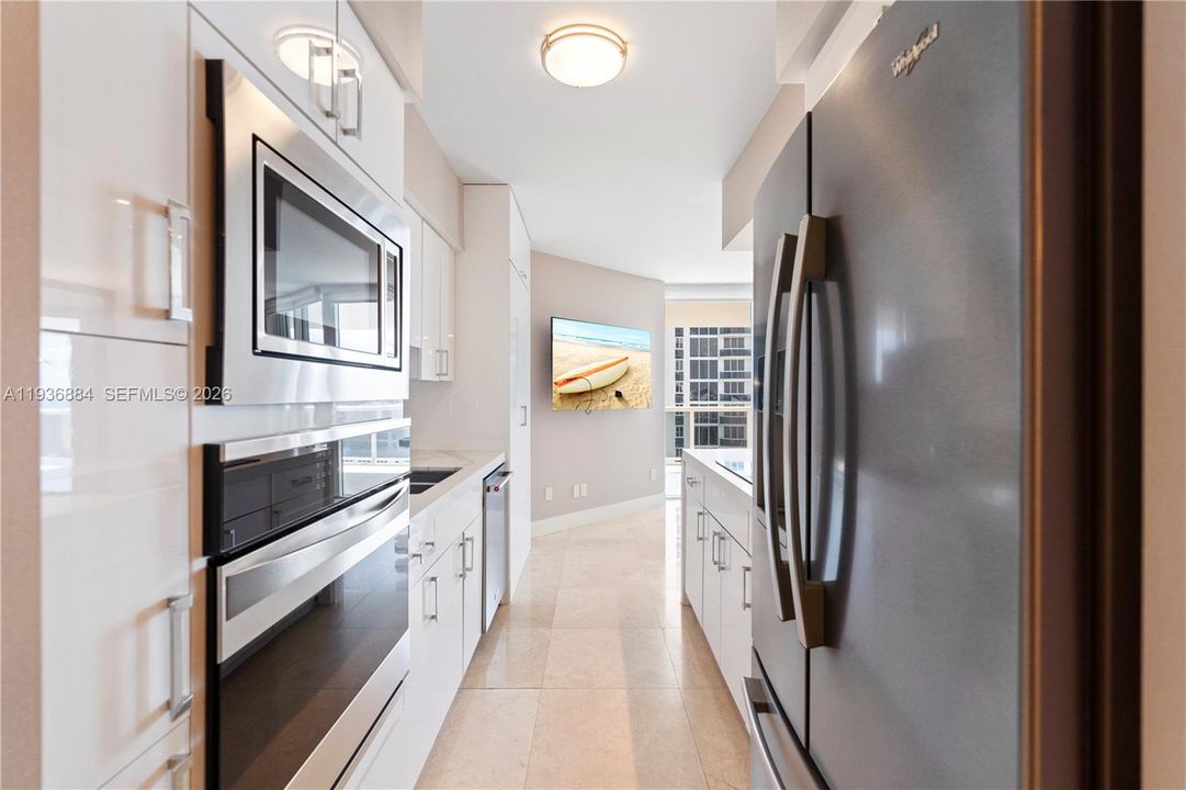 出租: $8,000 (2 贝兹, 2 浴室, 1550 平方英尺)