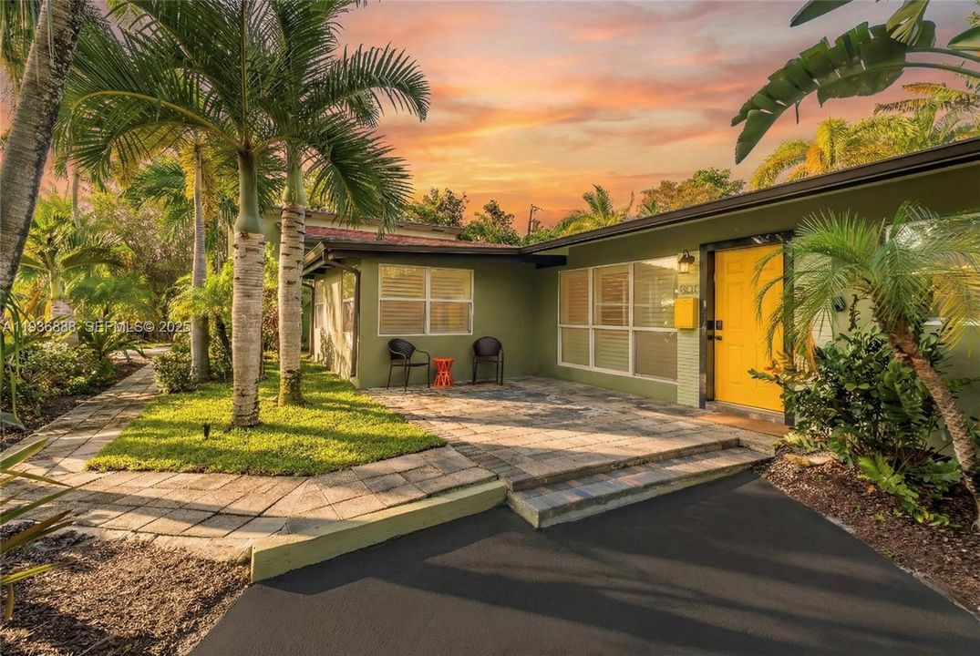 For Sale: $1,095,000 (4 beds, 3 baths, 2208 Square Feet)