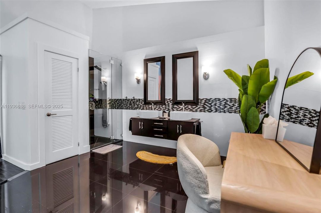 For Sale: $1,095,000 (4 beds, 3 baths, 2208 Square Feet)