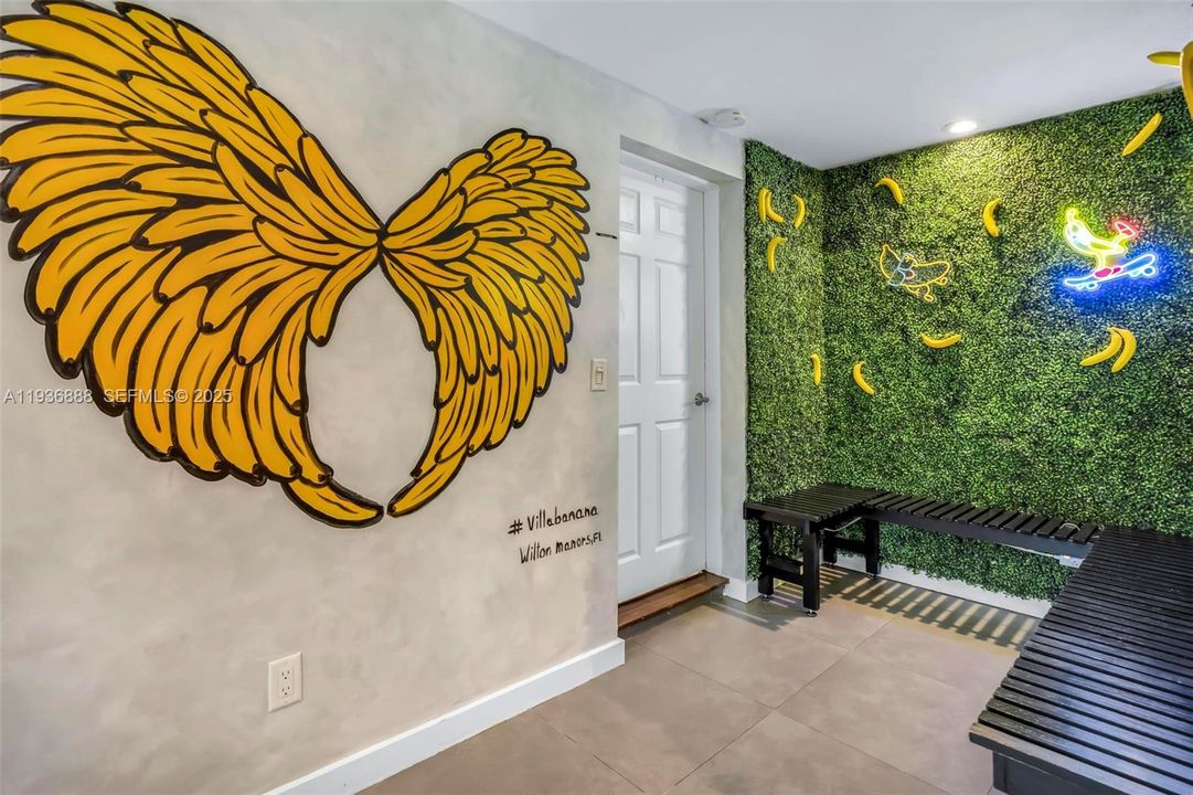 For Sale: $1,095,000 (4 beds, 3 baths, 2208 Square Feet)