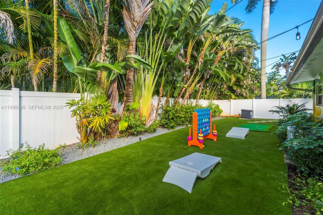 For Sale: $1,095,000 (4 beds, 3 baths, 2208 Square Feet)