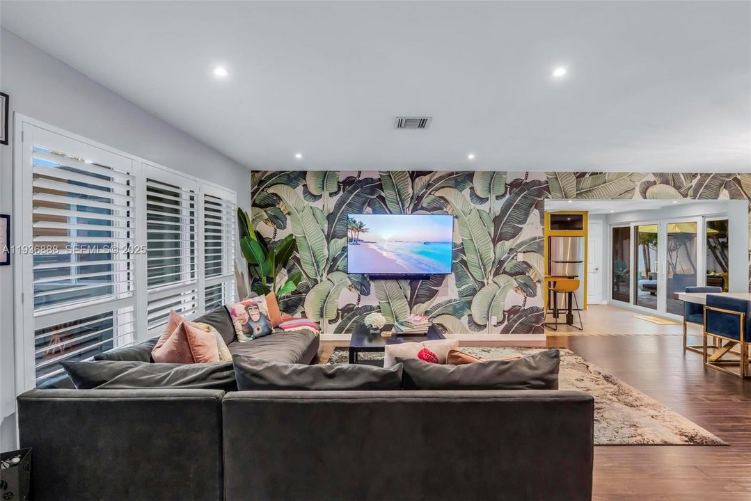 For Sale: $1,095,000 (4 beds, 3 baths, 2208 Square Feet)