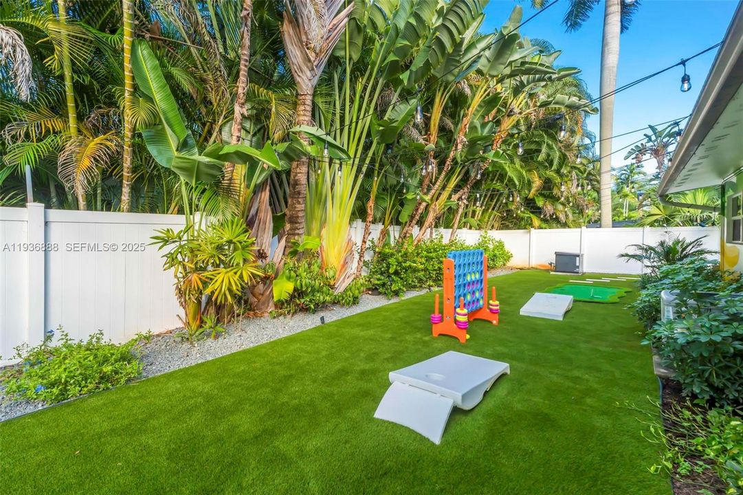 For Sale: $1,095,000 (4 beds, 3 baths, 2208 Square Feet)