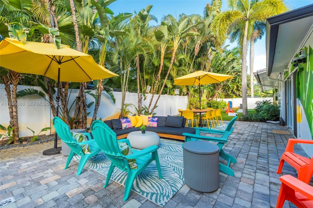 For Sale: $1,095,000 (4 beds, 3 baths, 2208 Square Feet)