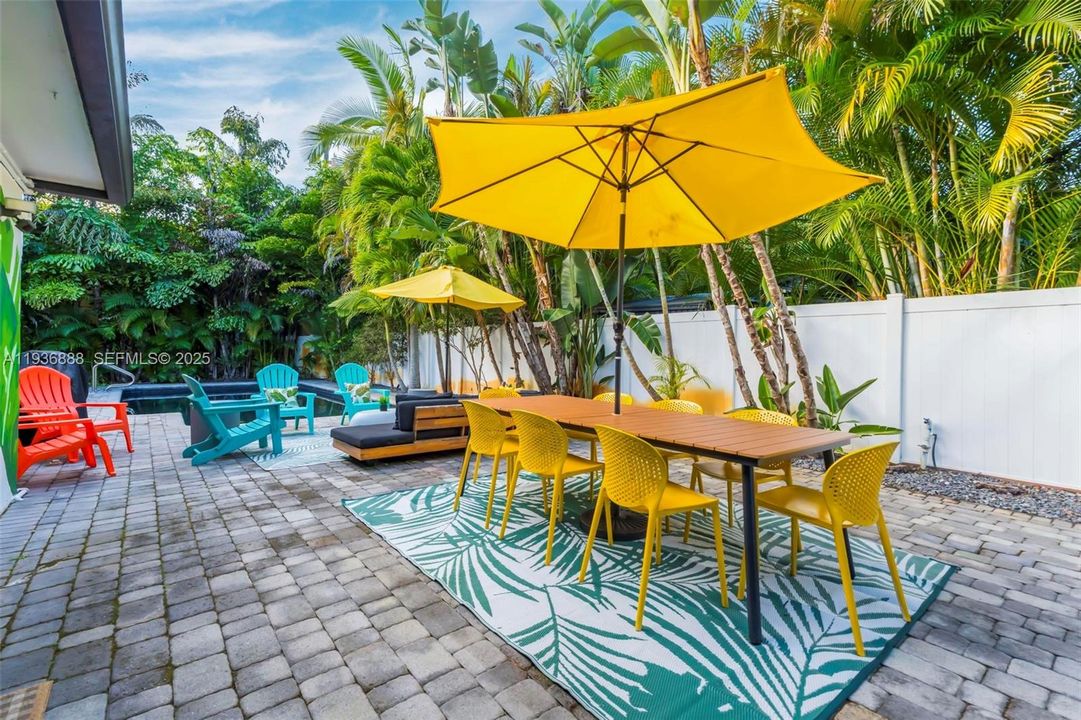 For Sale: $1,095,000 (4 beds, 3 baths, 2208 Square Feet)