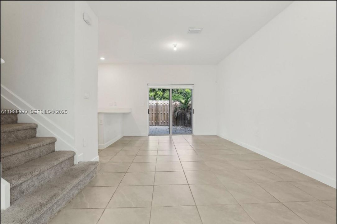 For Rent: $2,300 (3 beds, 2 baths, 1483 Square Feet)