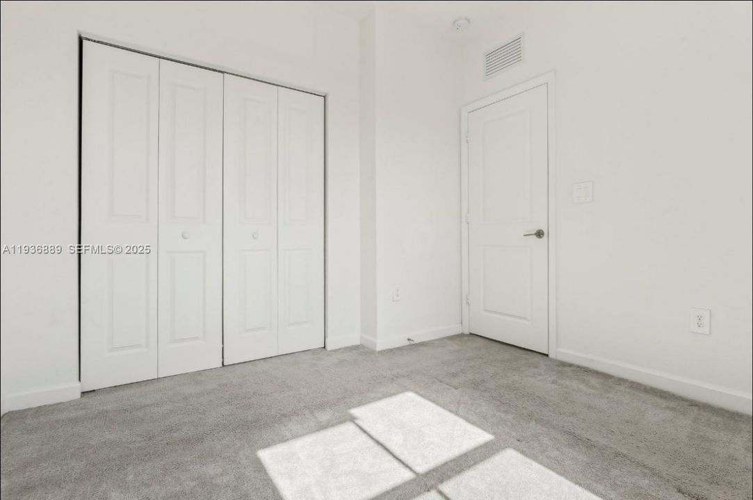 For Rent: $2,300 (3 beds, 2 baths, 1483 Square Feet)