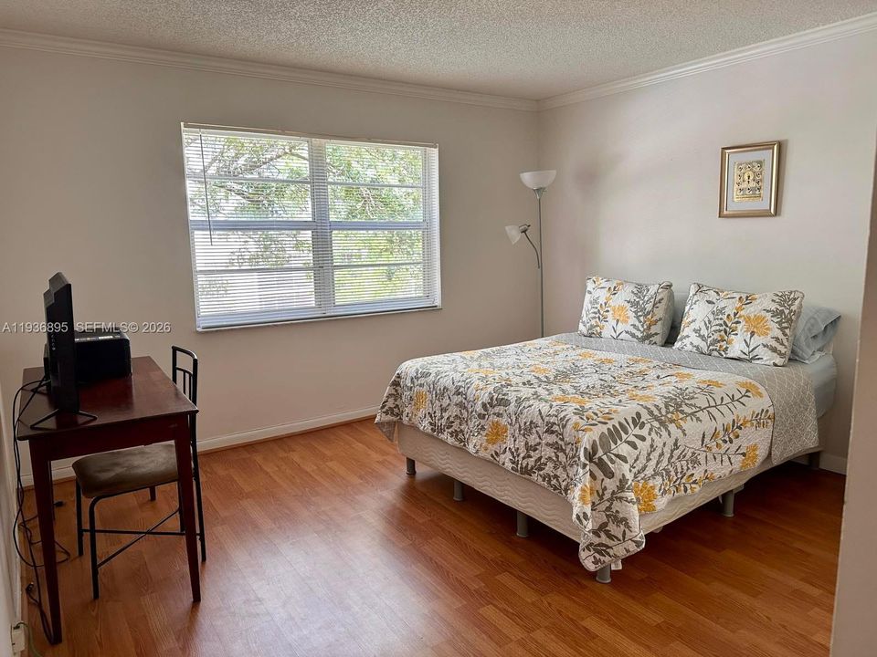 На продажу: $165,000 (1 спален, 1 ванн, 835 Квадратных фут)