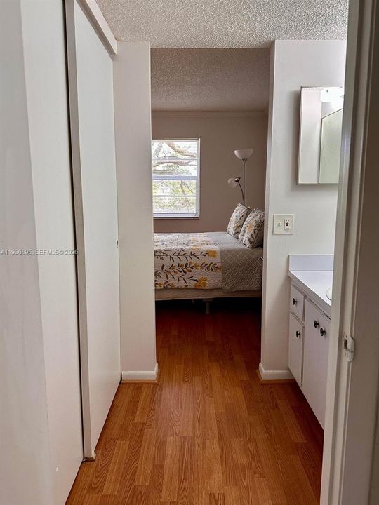 На продажу: $165,000 (1 спален, 1 ванн, 835 Квадратных фут)