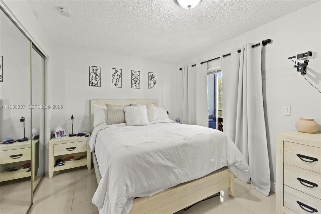 На продажу: $195,000 (2 спален, 1 ванн, 1020 Квадратных фут)