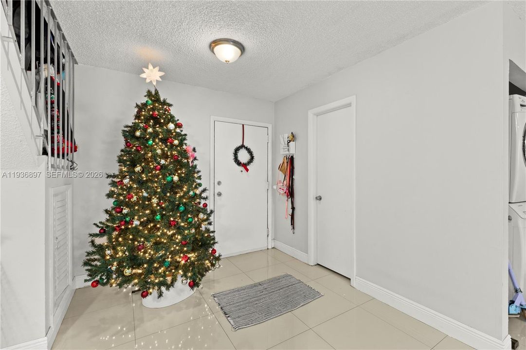 На продажу: $195,000 (2 спален, 1 ванн, 1020 Квадратных фут)