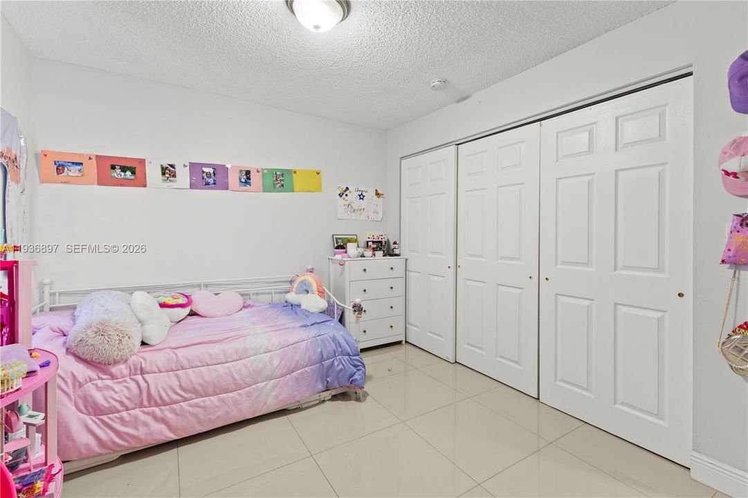 На продажу: $195,000 (2 спален, 1 ванн, 1020 Квадратных фут)