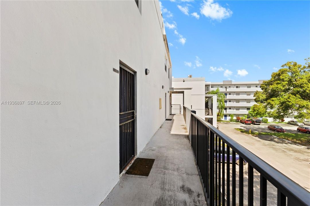 На продажу: $195,000 (2 спален, 1 ванн, 1020 Квадратных фут)