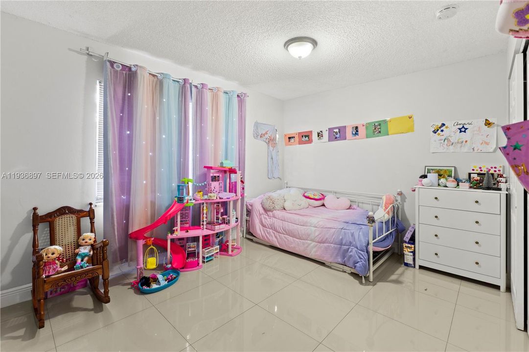 На продажу: $195,000 (2 спален, 1 ванн, 1020 Квадратных фут)