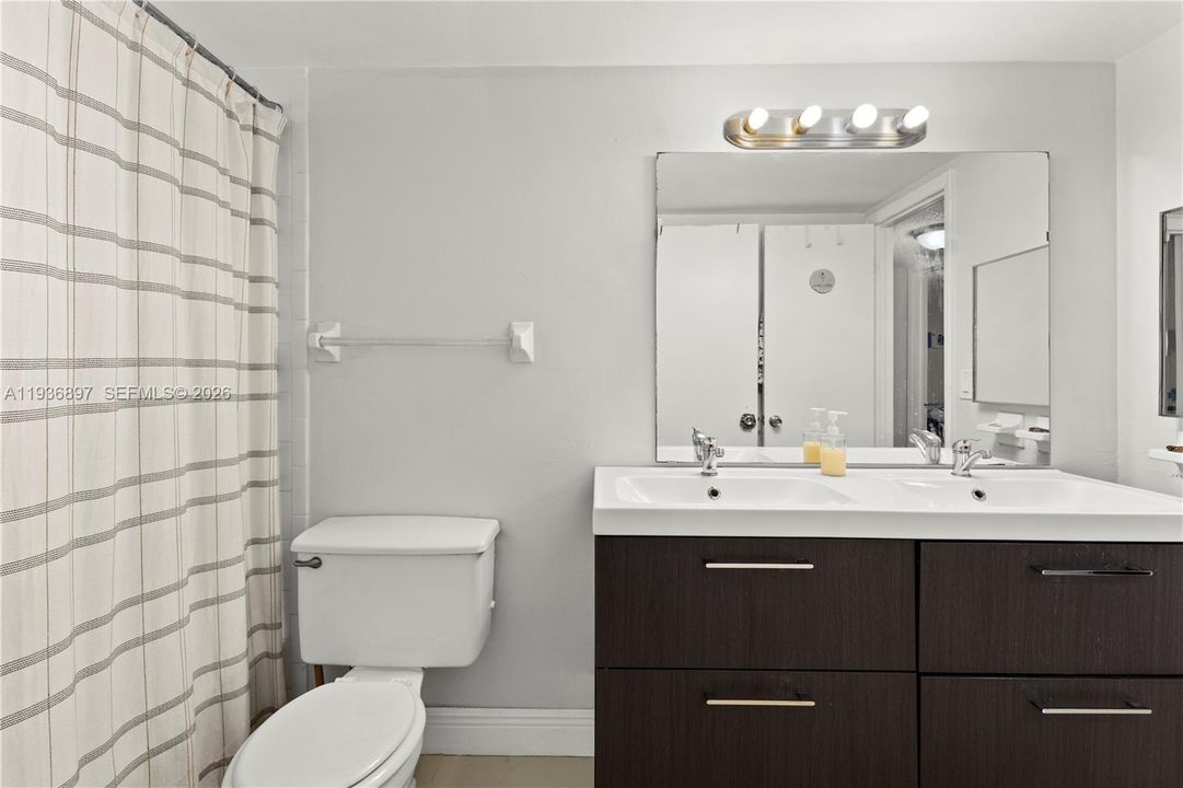 На продажу: $195,000 (2 спален, 1 ванн, 1020 Квадратных фут)