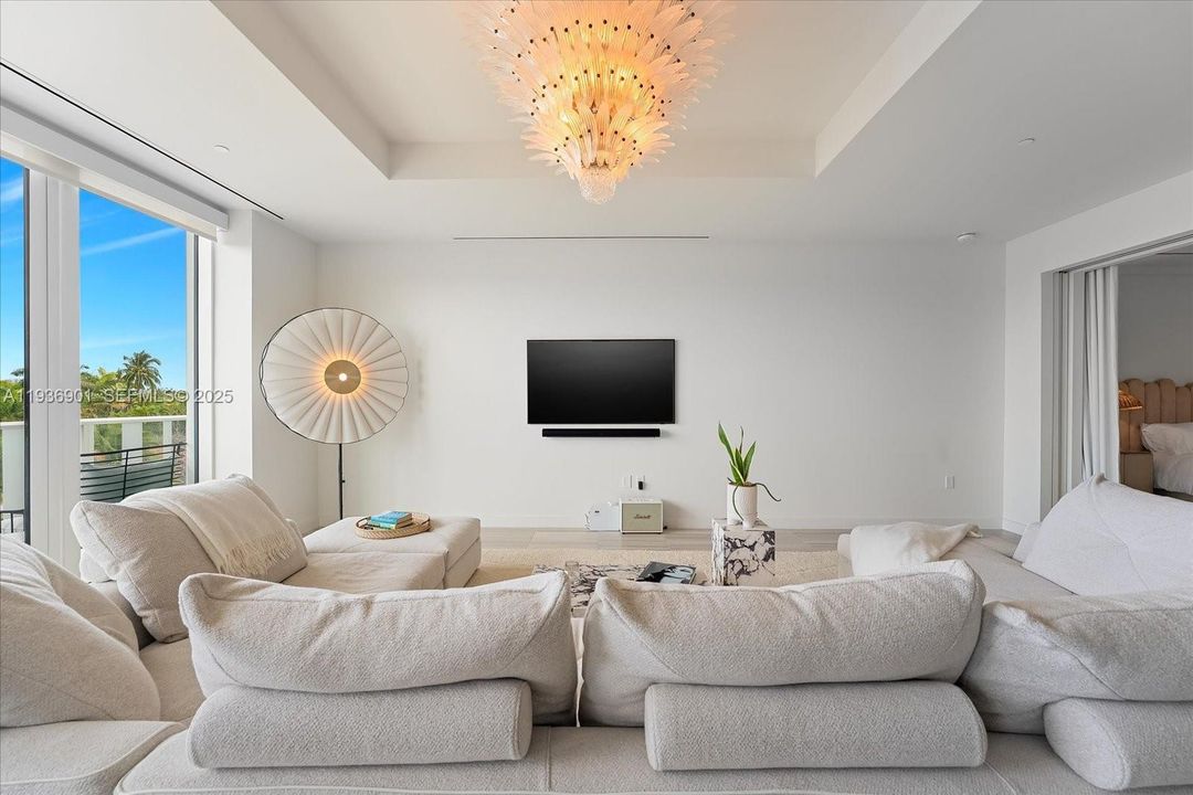 For Sale: $2,450,000 (1 beds, 1 baths, 1969 Square Feet)