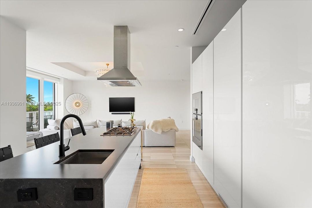 For Sale: $2,450,000 (1 beds, 1 baths, 1969 Square Feet)