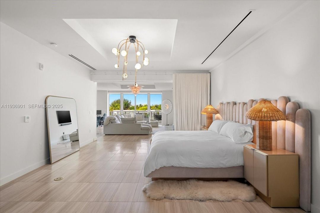 For Sale: $2,450,000 (1 beds, 1 baths, 1969 Square Feet)