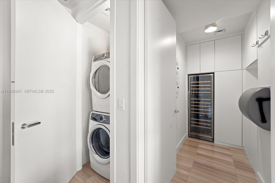 For Sale: $2,450,000 (1 beds, 1 baths, 1969 Square Feet)