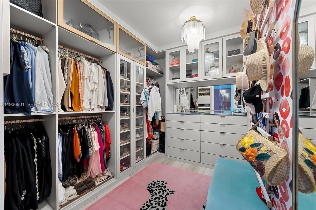 For Sale: $2,450,000 (1 beds, 1 baths, 1969 Square Feet)