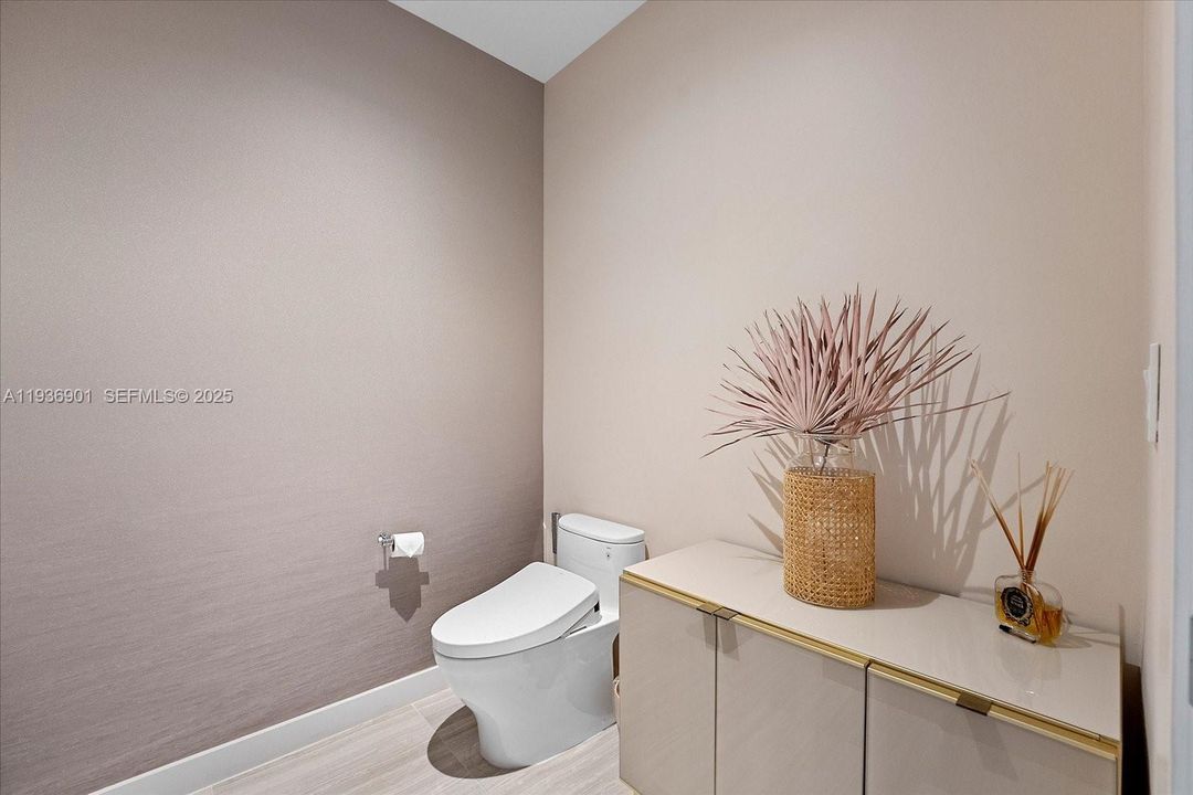 For Sale: $2,450,000 (1 beds, 1 baths, 1969 Square Feet)