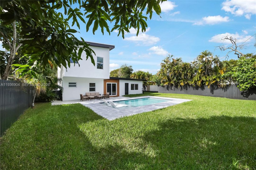 For Sale: $1,395,000 (3 beds, 3 baths, 2257 Square Feet)