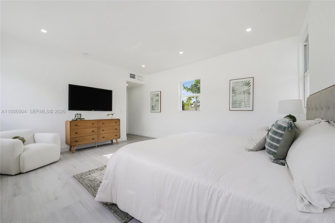 For Sale: $1,395,000 (3 beds, 3 baths, 2257 Square Feet)