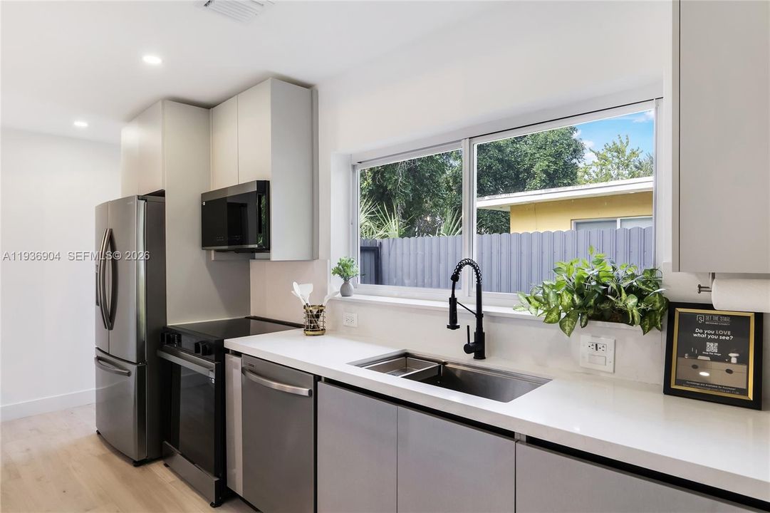 For Sale: $1,395,000 (3 beds, 3 baths, 2257 Square Feet)