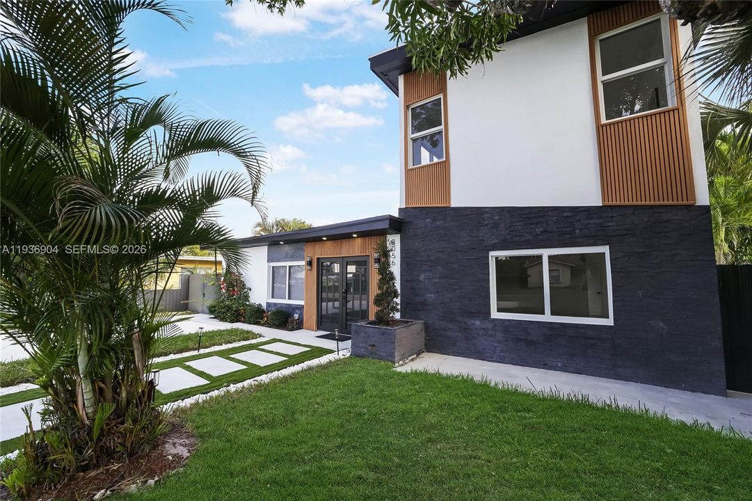 For Sale: $1,395,000 (3 beds, 3 baths, 2257 Square Feet)