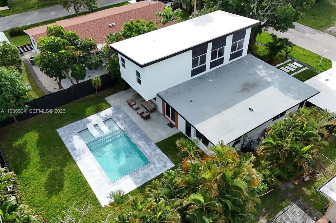 For Sale: $1,395,000 (3 beds, 3 baths, 2257 Square Feet)