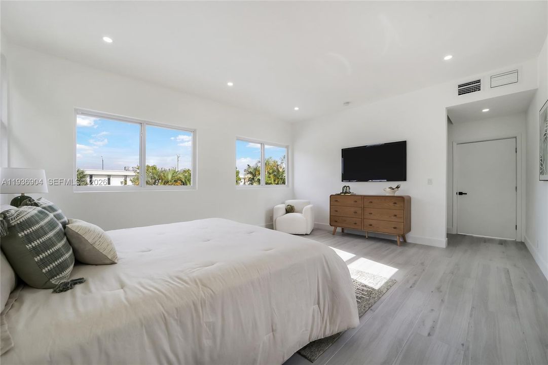 For Sale: $1,395,000 (3 beds, 3 baths, 2257 Square Feet)