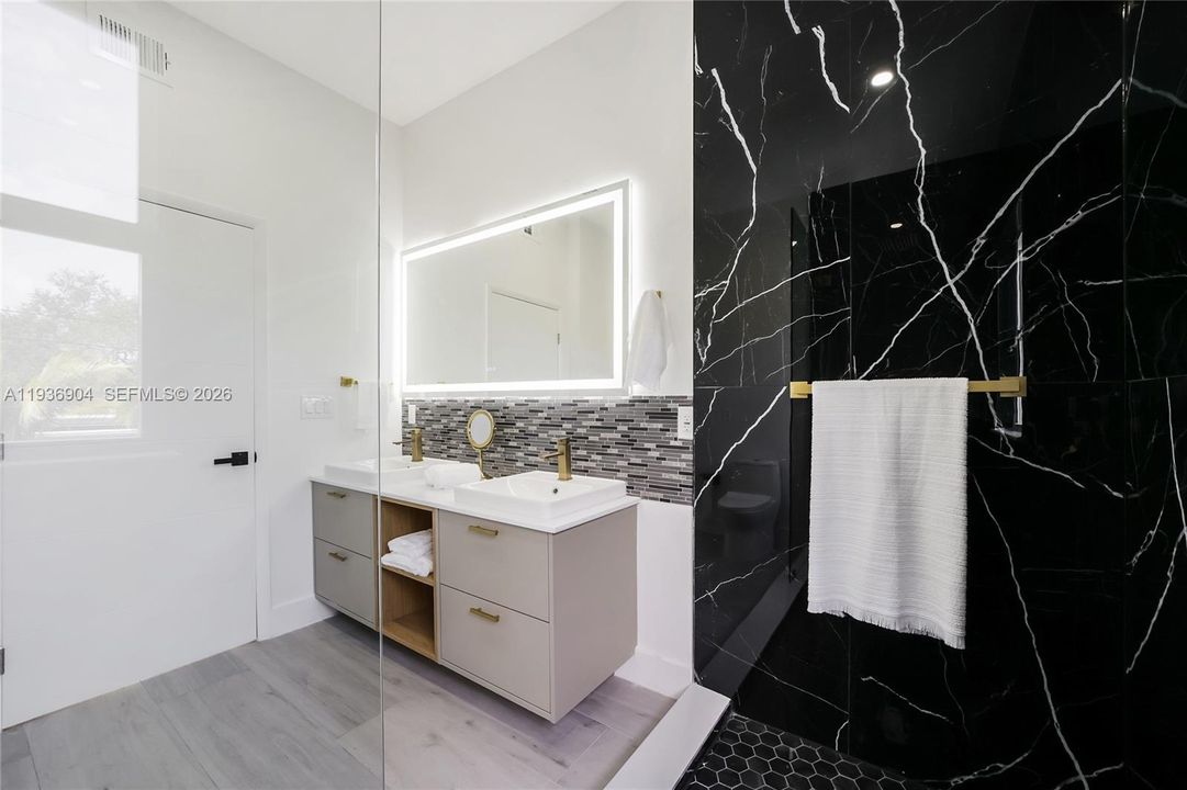 For Sale: $1,395,000 (3 beds, 3 baths, 2257 Square Feet)