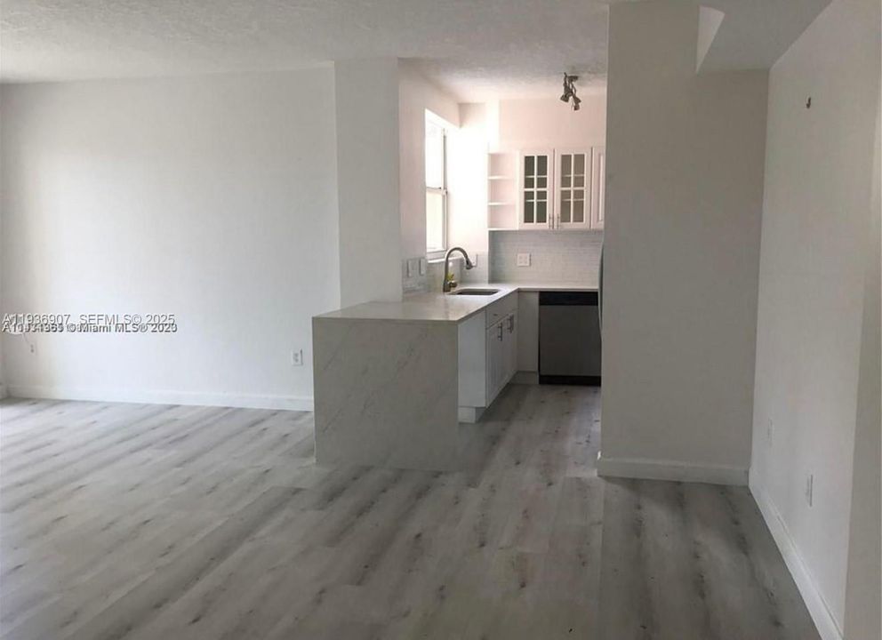 На продажу: $615,000 (2 спален, 2 ванн, 880 Квадратных фут)