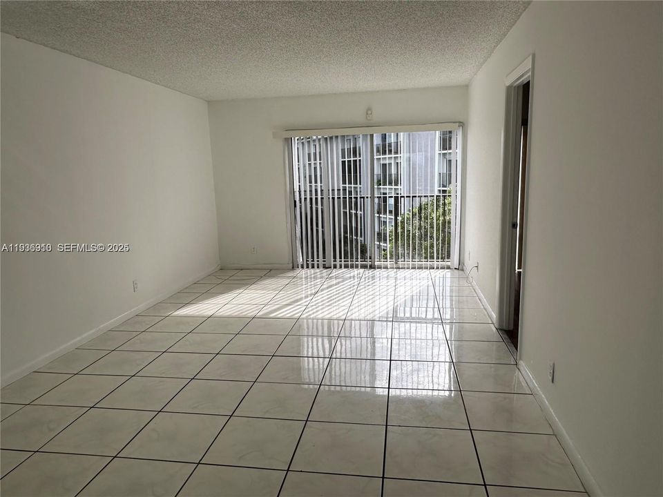 В аренду: $2,050 (2 спален, 2 ванн, 832 Квадратных фут)