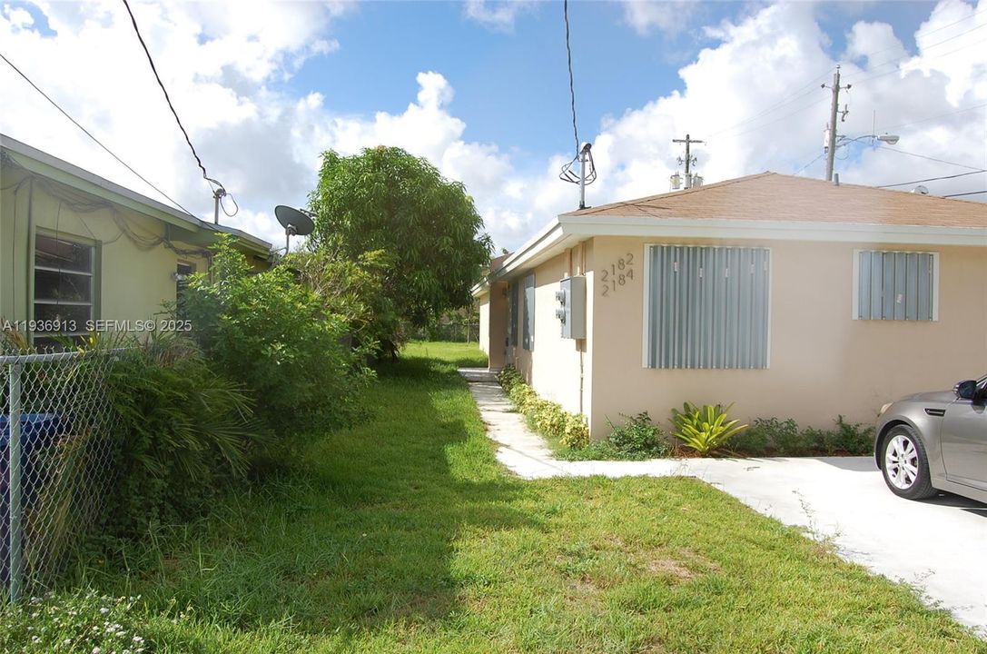 В аренду: $3,200 (3 спален, 2 ванн, 900 Квадратных фут)